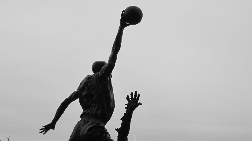 si-michael jordan sculpture.jpg
